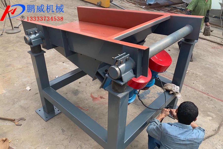振動(dòng)輸送機(jī)特點(diǎn) 振動(dòng)輸送機(jī)特點(diǎn)